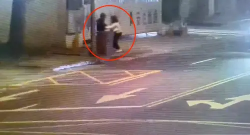 北市再爆街友當街脫褲侵犯！她「倒垃圾一半遭強拉」超扯畫面曝光
