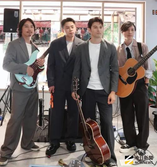 ▲壓克力柿子成軍半年，已經有不少企業敲碗「唱進公司」。（圖／記者吳翊緁攝）