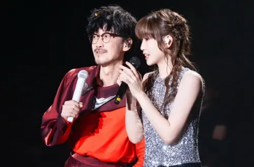 56歲周傳雄昔因胃病爆瘦！上海開唱合體愛女　粉絲驚：神似楊丞琳

