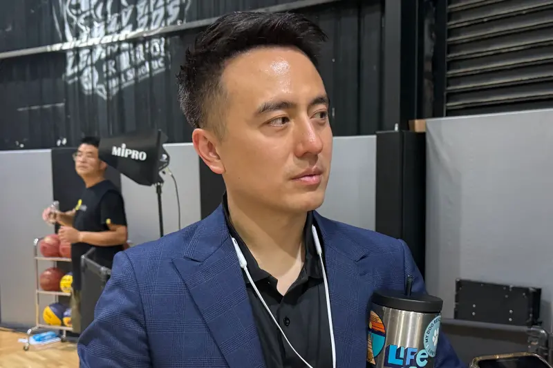 ▲台灣職業籃球大聯盟（TPBL）新賽季即將開打，桃園台啤永豐雲豹執行長張建偉今（15）日表示，新賽季將採「多主場制」，前幾場比賽將於桃園巨蛋登場，後續11場例行賽則因桃園巨蛋即將整修轉往桃園其他場地進行。（圖／記者陳昱慈攝）