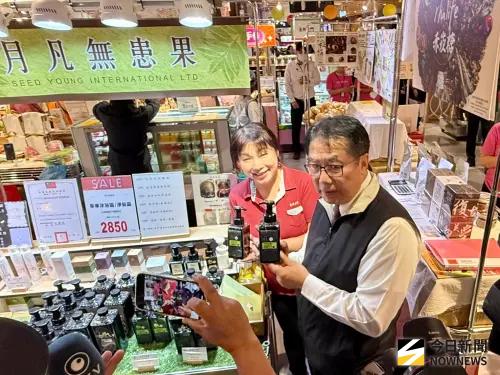 ▲黃偉哲邀請高雄民眾把握展期體會台南美食魅力。（圖／記者郭俊暉攝,2025.10.15）