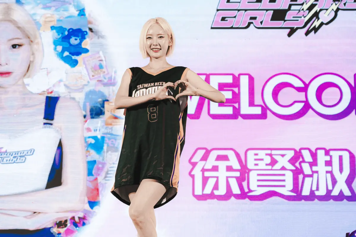 ▲韓職啦啦隊長徐賢淑正式加盟桃園雲豹「電豹女」，與金賢姈、海莉聯手組成「雲豹籃球三本柱」，她選擇背號8象徵好運，誓言將能量帶給球隊與球迷，球團期盼藉此打造融合韓風與台灣熱情的全新應援文化。（圖／桃園雲豹提供）