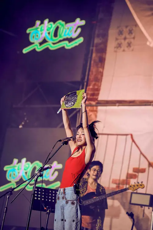 ▲郭采潔以Mola Oddity樂團主唱身分Birdy K酷帥登場。（圖／PIPE Live Music提供）