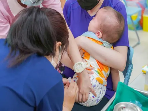 屏東縣開設「嬰幼兒夜間疫苗雙打門診」
