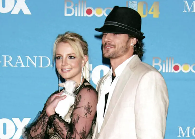 ▲布蘭妮（左）被前夫凱文費德蘭（右）在新書中爆料，曾經手持利刃站在兒子的房門外，看他們睡覺，讓凱文覺得她問題很大，粉碎了粉絲心目中她的「小甜甜」形象。（圖／美聯社／達志影像）