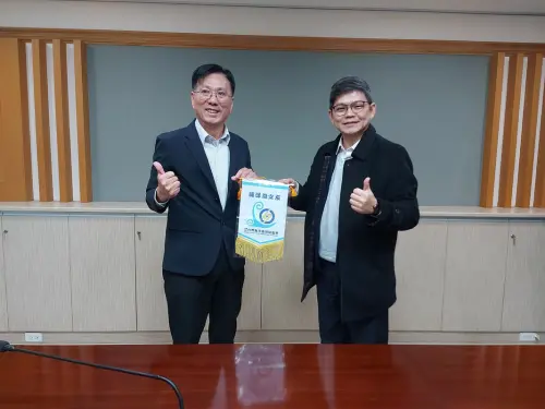 ▲莊閔傑（圖右）受訪表示，海洋能一開始的選址決定所有案件成敗，坦言許多案場都受到場址，直言就算海洋能躉購費率開到每度20元，「第一關就動不了了，那後面都不用跑了！」（圖／取自台灣海洋能發展協會網站）