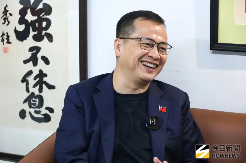▲國民黨主席候選人羅智強自爆最喜歡看漫畫,大讚鬼滅之刃真的很好看。(圖/記者陳明安攝)