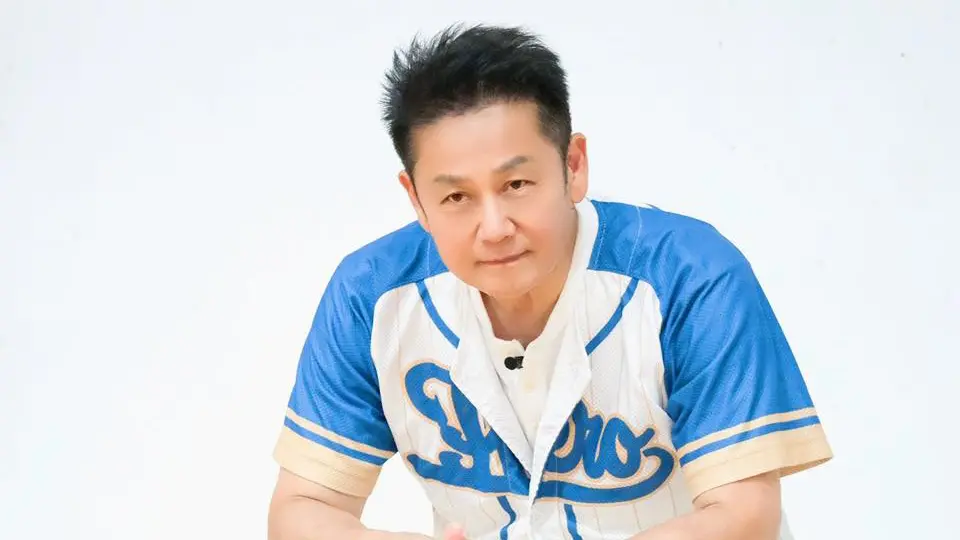 ▲徐乃麟確定不出席第60屆金鐘獎，宣布離開台灣，與結婚35年的愛妻飛往義大利北部度假，他在臉書分享莊園美景與放閃合照，笑稱「天空藍得像畫」，雖錯過典禮但仍隔海祝福節目團隊順利奪獎。（圖／翻攝自徐乃麟臉書）