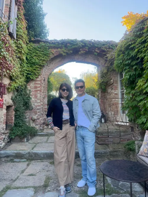 ▲徐乃麟（右）與愛妻相戀35年，感情絲毫沒有變淡。（圖／翻攝自徐乃麟臉書）