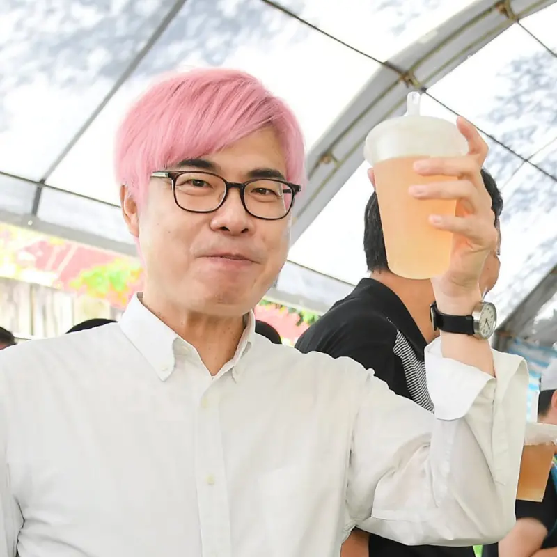 ▲BLACKPINK演唱會來啦！陳其邁粉紅假髮超搶眼。（圖／陳其邁臉書）