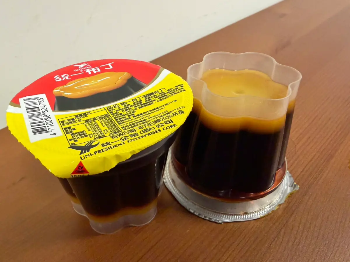 ▲統一翻轉布丁引發民眾瘋搶，至今還是有許多人買不到，就有老饕改買最新款的「隱藏甜品」，大讚口感完勝一堆店。（圖/記者張嘉哲攝）