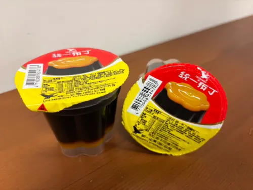▲統一翻轉布丁日前開賣兩天就爆出負評，《NOWNEWS》記者購入兩顆直接開箱，邀請同事及親友一共8位一起來評價網友說的是真是假！（圖/記者張嘉哲攝）