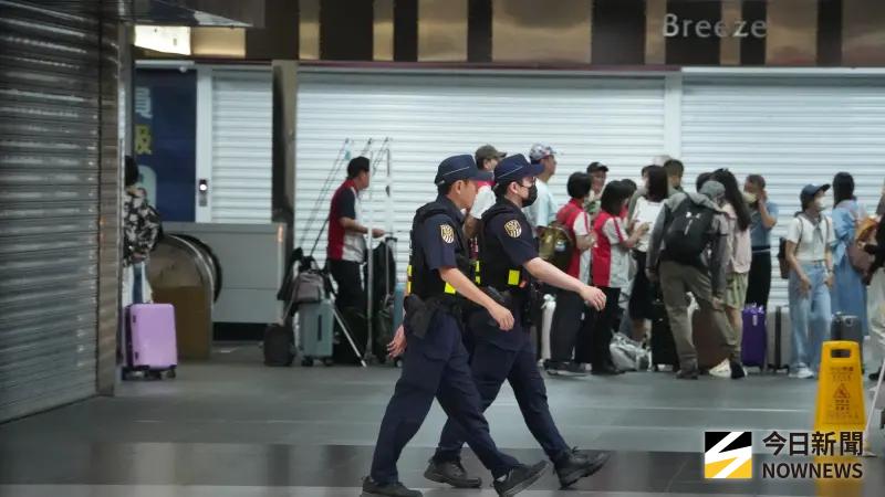 ▲鐵路警察在台北車站加強巡邏。（圖／記者呂炯昌攝）
