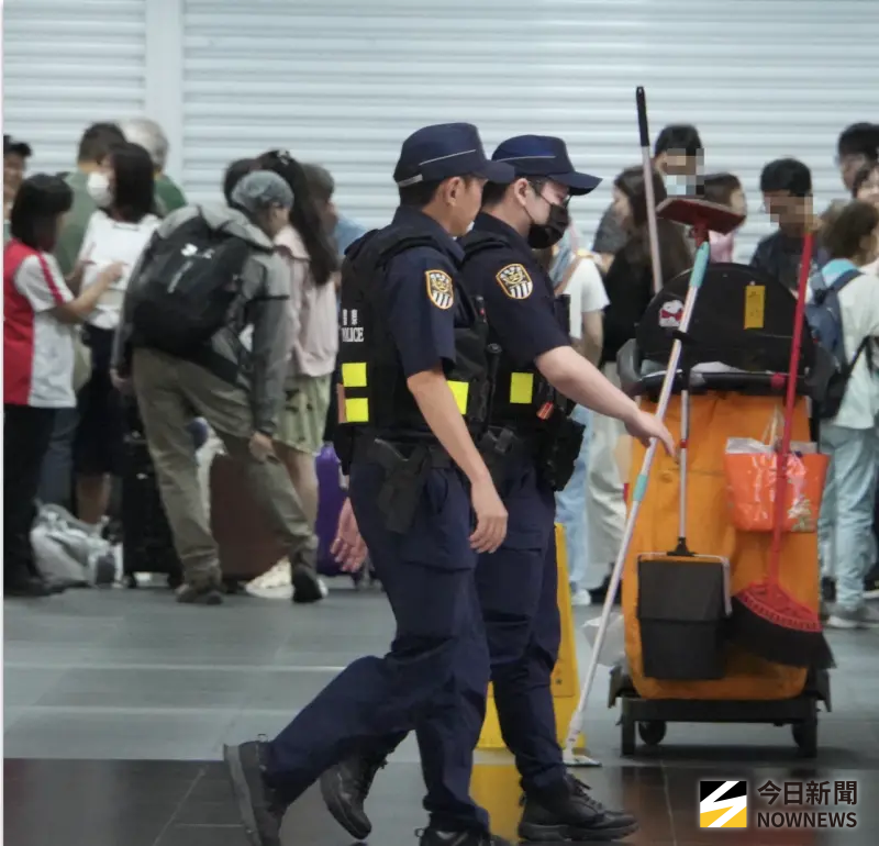 ▲鐵路警察在台北車站加強巡邏。（圖／記者呂炯昌攝）