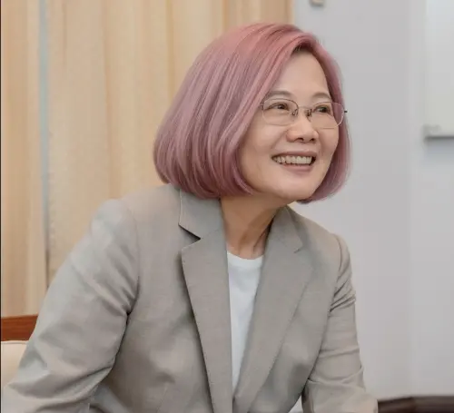 Blackpink來台蔡英文也瘋狂！政壇掀「粉髮熱潮」　賴清德：蛤？
