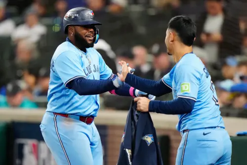 ▲美國職棒大聯盟（MLB）美聯冠軍系列賽多倫多藍鳥與西雅圖水手的第3戰於今（16）日，在水手主場火熱開打，藍鳥靠著狂轟猛炸的打擊表現也以13：4贏下勝利，將系列賽扳成1：2，力拼在下一場將比分追平。（圖／美聯社／達志影像）