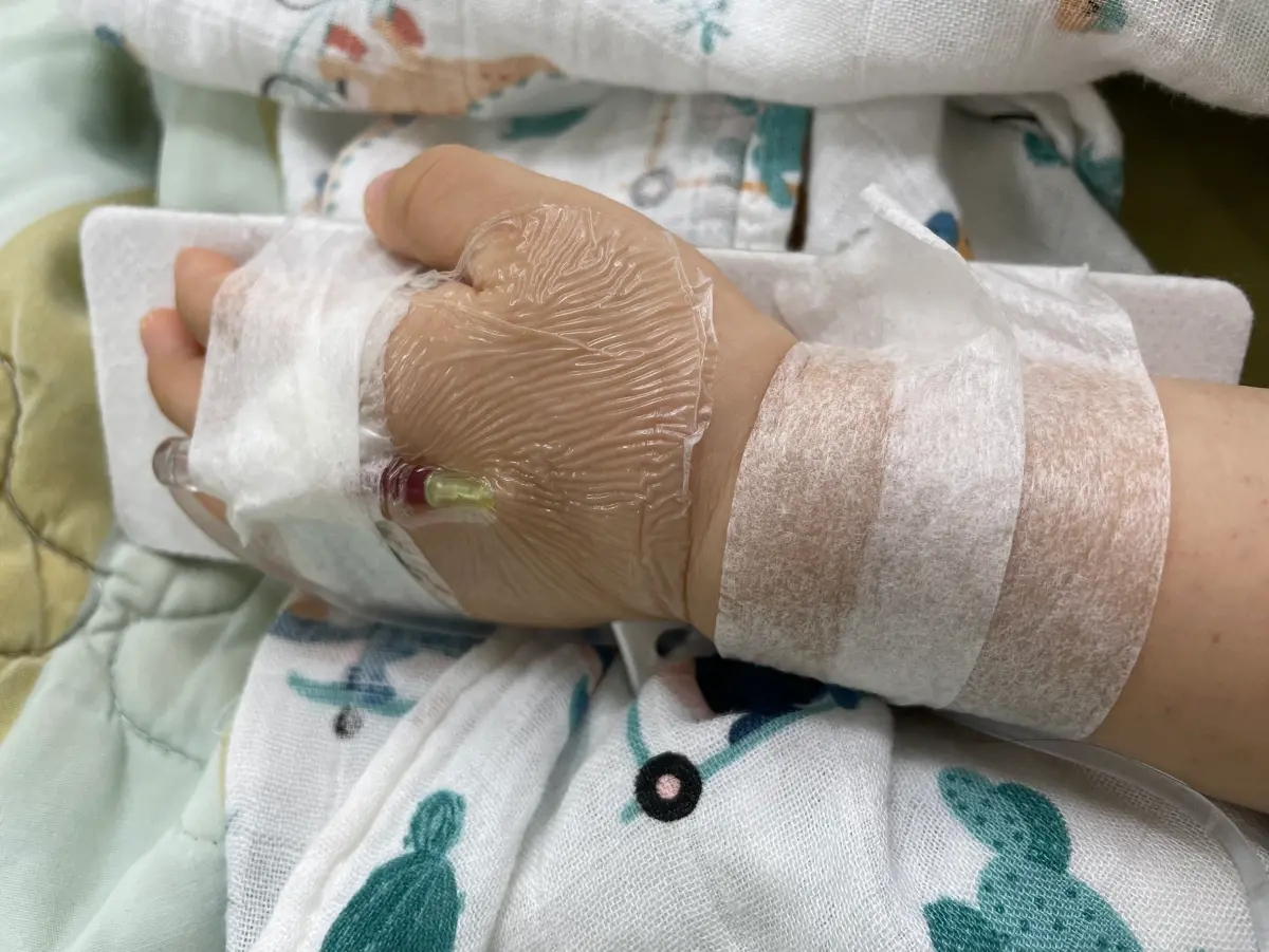 ▲11個月大嬰兒出現類似「狗吠聲」的喘鳴，確診為RSV感染。（圖／李慶雲兒童感染暨疫苗發展醫學文教基金會提供）