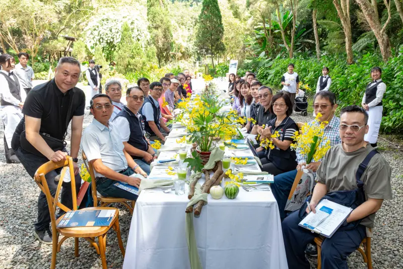 ▲嶺東科技大學USR團隊，於新社舉辦「白冷秋宴」─圳流食集餐桌計畫，過設計與餐飲結合，展現白冷圳流域的人文底蘊與永續價值。（圖／嶺東科大提供）