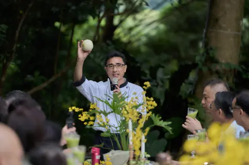 ▲擔任秋宴主廚的嶺東科大觀光系曾俊奇老師，帶領觀光系師生以綠色餐飲專業打造「白冷秋宴」。（圖／嶺東科大提供）