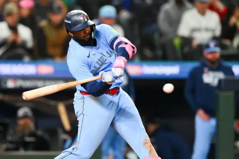 ▲藍鳥在美聯冠軍賽第三戰找回熟悉火力，主帥施耐德（John Schneider）下令全隊鎖定速球進攻，打線徹底甦醒，成功扭轉系列戰氣勢。（圖／路透／達志影像）