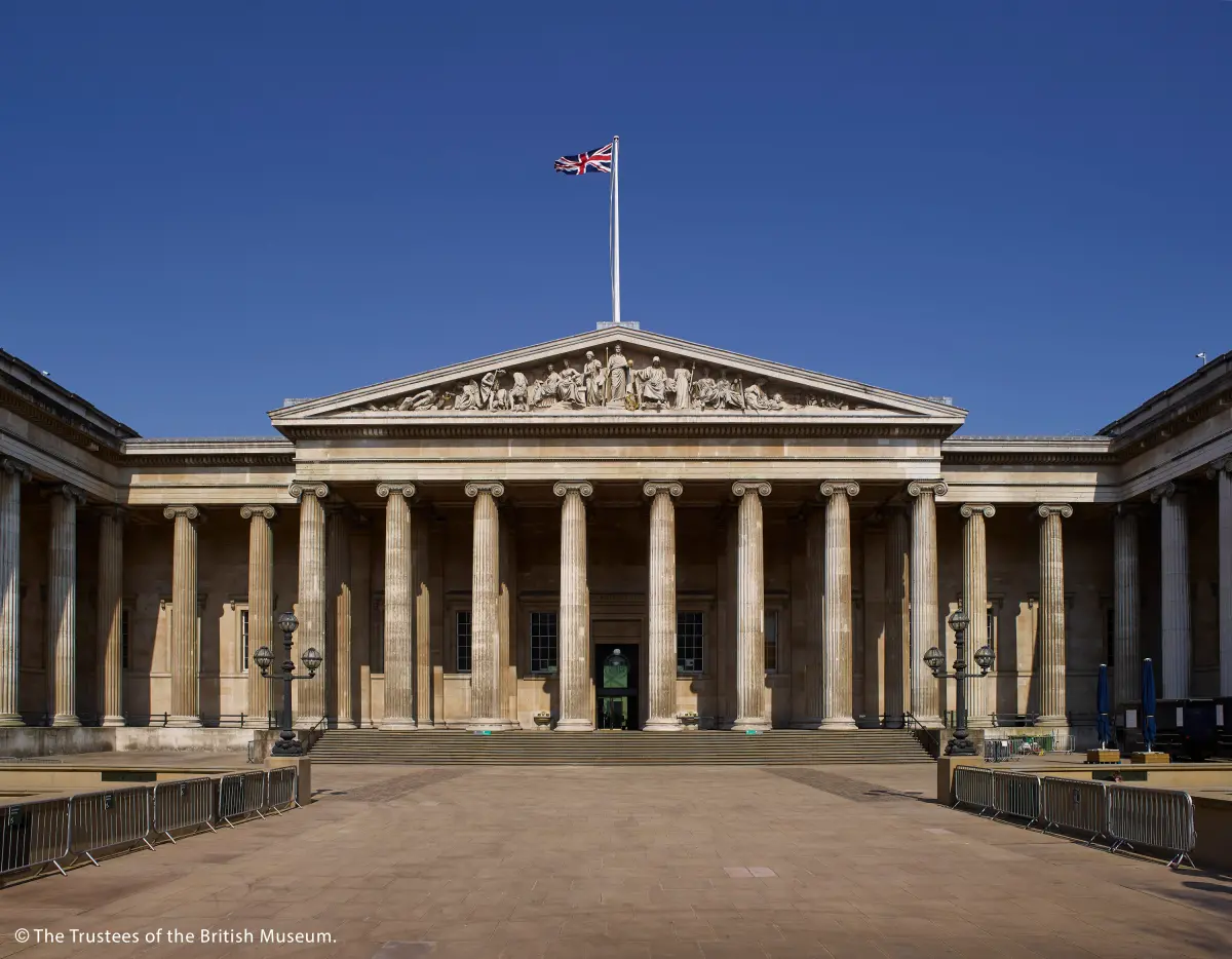 ▲台南奇美博物館明年將與大英博物館合作推出《埃及之王：法老》展，消息日前公布之後引爆話題，屆時展期將橫跨過年時間，必定成為熱門走春地點。（圖為大英博物館正門／奇美博物館提供）