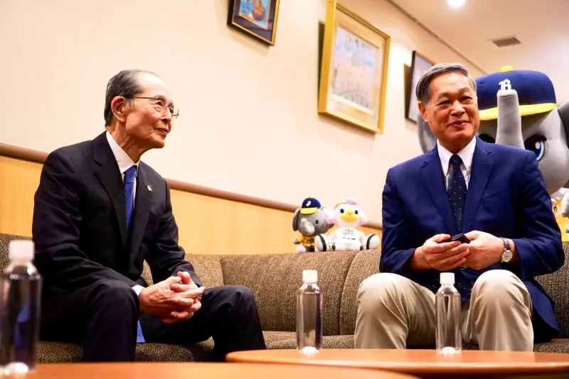 ▲福岡軟銀鷹會長王貞治與中信育樂副董事長高英傑。（圖／悍創提供）