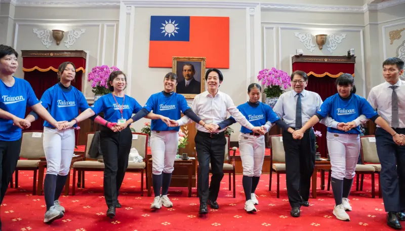 ▲賴清德、李洋與女壘小將跳舞。（圖／總統府提供）