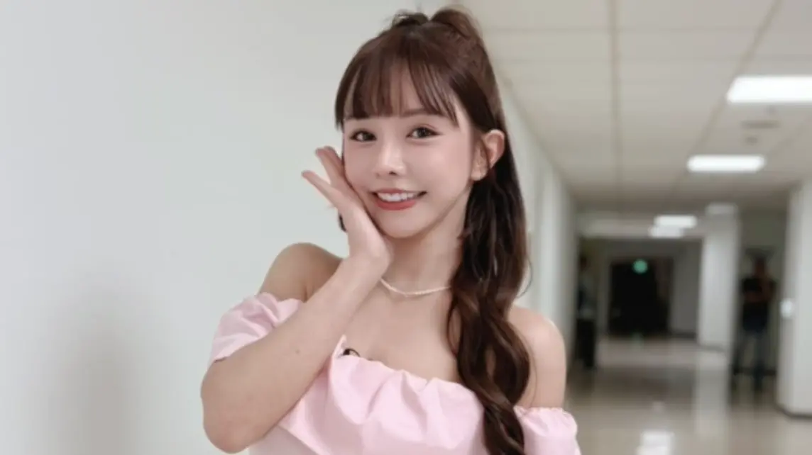 ▲39歲藝人巫苡萱（如圖）憑藉《天才衝衝衝》入圍第60屆金鐘獎「最佳綜藝節目主持人獎」，日前她接受《NOWNEWS今日新聞》訪問，分享從啦啦隊員轉戰主持的心路歷程與轉折，未來想轉行挑戰八點檔演員，「最好是那種台詞很多的角色！」（圖／巫苡萱經紀人提供）