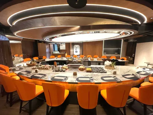 ▲馬辣集團跨足鐵板燒，開幕新品牌「初海和牛鐵板燒」。（圖／馬辣集團提供）