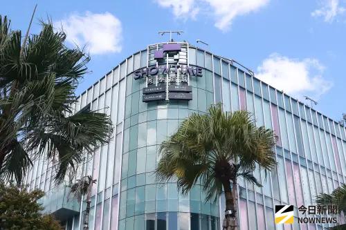 ▲大巨蛋秀泰影城11:30起開放場次營運，後續視風雨狀況調整。（圖／記者葉政勳攝）