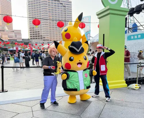 ▲台北101《寶可夢傳說 Z-A》夜市祭直擊。（圖／記者周淑萍攝）