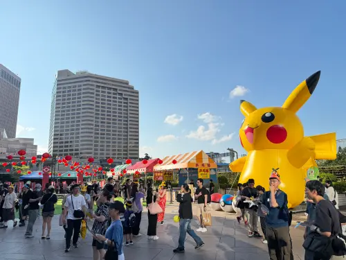 直擊／台北101《寶可夢傳說 Z-A》夜市祭！哪些好玩好拍？一次看
