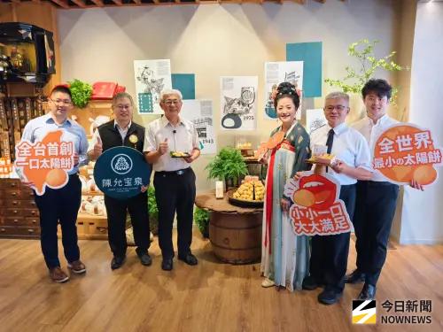 ▲前台中市觀旅局長陳盛山，成了「一口太陽餅」幕後推手，今日發表會上特別邀他擔任特別來賓，分享喜悅。（圖／記者金武鳳攝，2025.10.16)