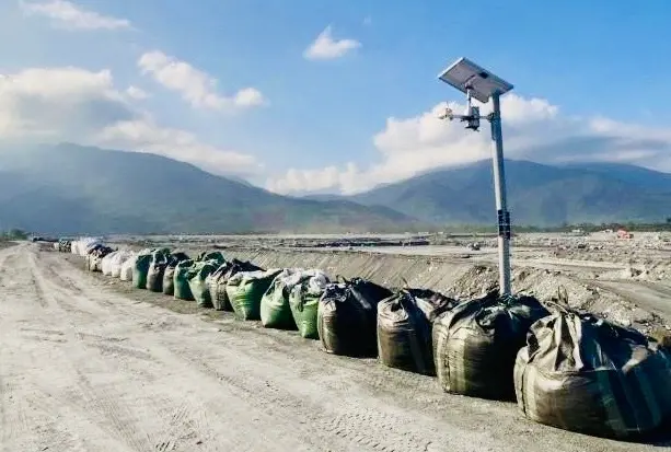    ▲馬太鞍溪整備應變工作，如今在日夜趕工於10月5日完成臨時堤防，前方再加以鼎塊、大型太空包組成三層保護。（圖／水利署提供）  