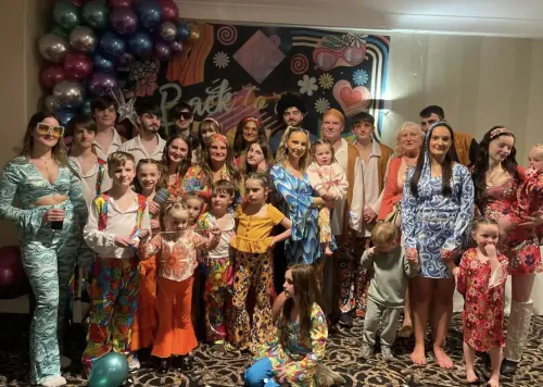 ▲英國22寶媽每次拍全家福都是非常勞師動眾的任務。（圖／翻攝自Radford Family的IG）