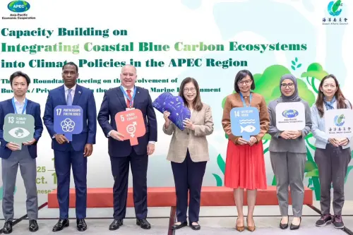 ▲海洋委員會舉辦亞太區域氣候政策納入藍碳之能力建構研習營活動，由海洋委員會主任委員管碧玲(前排中)主持。(圖／海洋委員會提供)