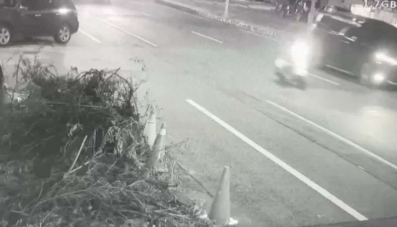 ▲網紅「鳳梨」吳泓逸7月間駕車載妻行經嘉義市區，遭人持槍近距離連開12槍，所幸無人受傷。（圖／翻攝畫面）