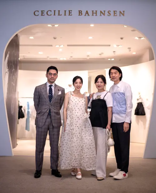 ▲左起：喜事集團執行長宋文、營運長宋安、創辦人馮亞敏、董事長宋毅。圖為旗下Cecilie Bahnsen期間限定店開幕時拍攝。（圖／喜事國際提供）