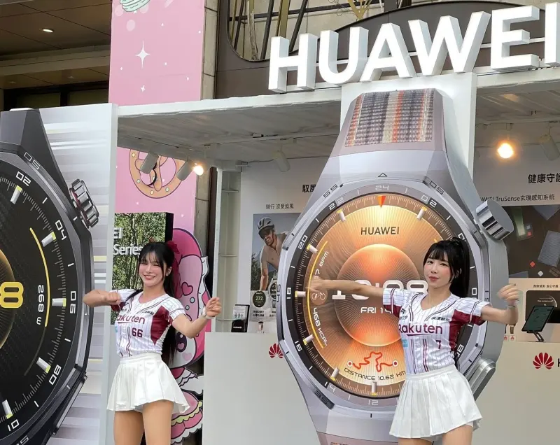 ▲10/18 有樂天女孩曲曲、穎樂擔任一日店長。（圖／官方提供）