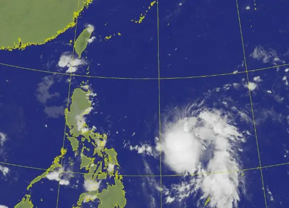 ▲準風神颱風日前已經增強為熱帶性低氣壓TD27，雖然目前預測路徑不會直撲台灣，但因為週末正好遇上東北季風南下，兩者產生共伴效應還是會為全台帶來降雨。（圖/中央氣象署）