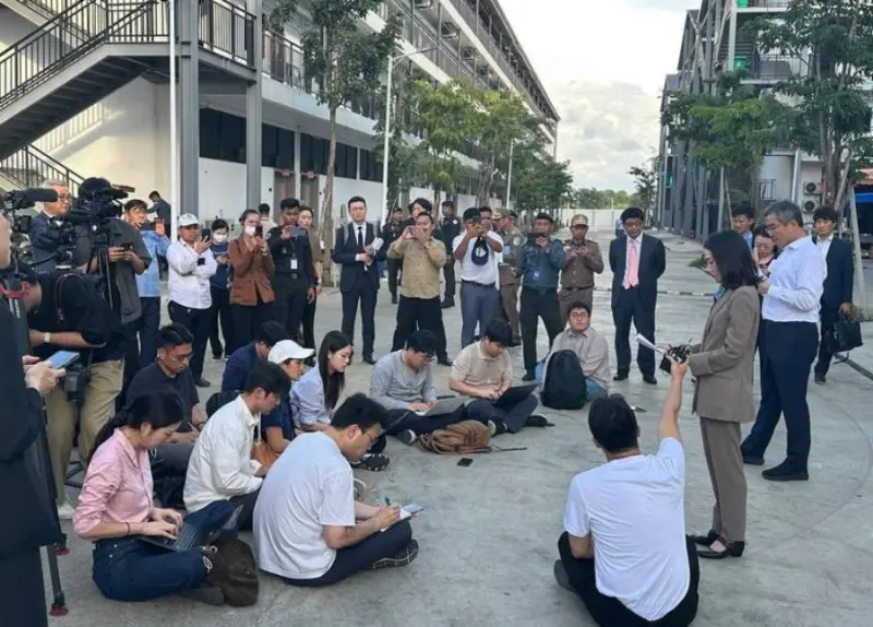 ▲金珍我在茶膠省,視察先前已遭柬國政府掃蕩的電詐園區。(圖/翻攝自柬中時報)