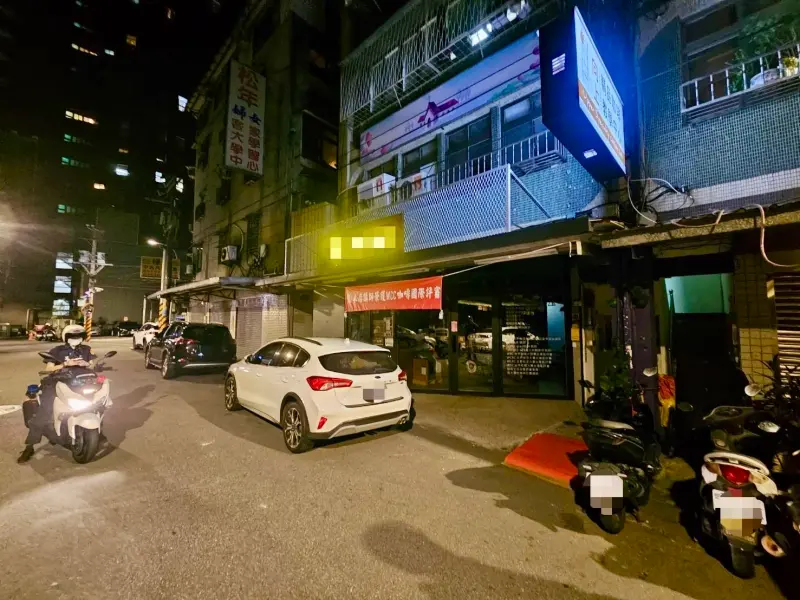 ▲新北市板橋區昨（16日）晚間發生一起臨停糾紛事件，駕駛熊男將過程PO上網。（圖／翻攝畫面）