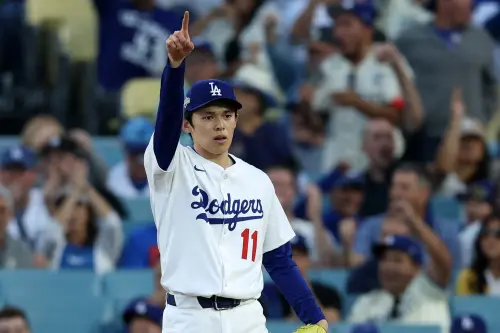 ▲根據MLB官方資料平台《Baseball Savant》數據顯示，佐佐木朗希投出的最後一球球速為86.5英里（約139.2公里），轉速卻僅有628，產生超過40英吋（約101.6公分）的垂直下墜幅度，從打者胸口高度驟降至膝下，軌跡幾乎無法預測。（圖／路透／達志影像）