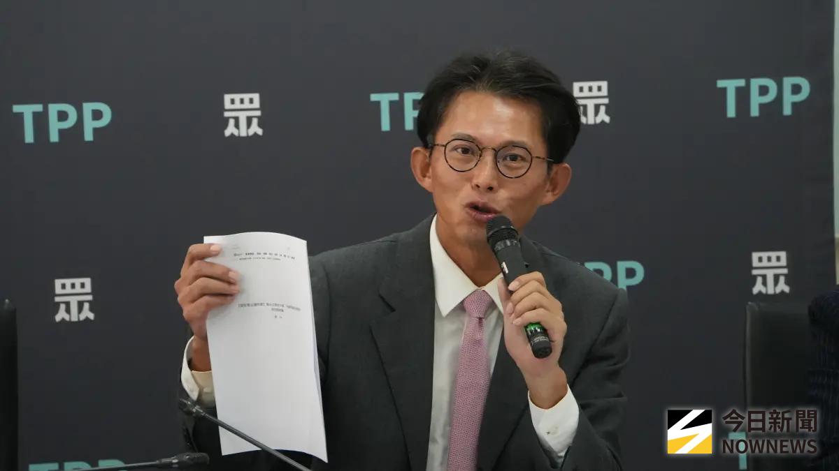 週刊猛爆「黃國昌指揮狗仔跟拍」 民調：73%民眾不認同