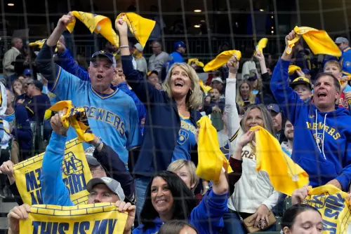 MLB／釀酒人球迷爆歧視！怒喊「打給移民局」　慘遭公司解僱
