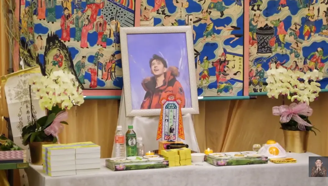 ▲于朦朧（如圖）招魂法會今日中午開始，孫德榮在現場帶頭上香、跪地祈福，喊話于朦朧接受他這個沒有用的爸爸辦的法會，YouTube直播一路湧入1萬人觀看。（圖／孫腫來了YouTube）