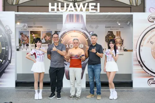 ▲台北信義區統一時代百貨設立「HUAWEI新品體驗館」，規劃一系列闖關贈好禮、拍照打卡抽新品活動，更邀請到樂天女孩—曲曲和穎樂等活動嘉賓擔任一日店長。