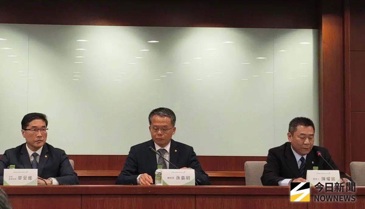 長榮馬拉松開跑前 桃園市空服員工會明早白玫瑰陳情長榮高階主管