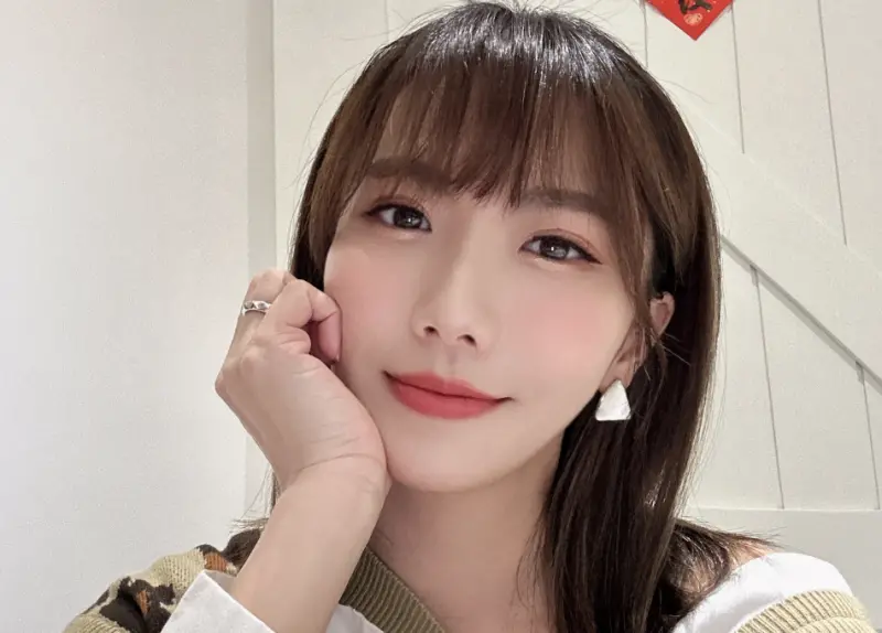 ▲昨（16日）大牙在IG發出私訊截圖，表示叫賣哥傳訊息說有事相求，想約大牙當面說，不料是叫賣哥怕她太忙，忘記過生日要把她逼出門慶生，讓大牙感動淚崩表示：「沒有想過」。（圖／翻攝自IG bigtooth）