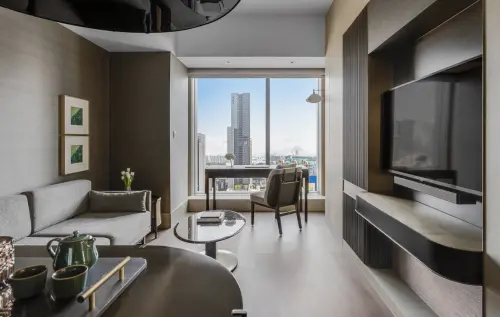 ▲高雄洲際酒店的港灣海景套房，顧名思義可遠眺高雄港景。（圖／翻攝高雄洲際酒店官網）